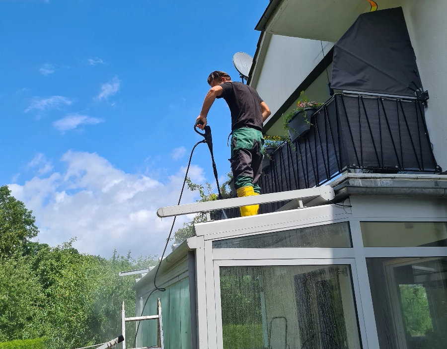 Image Gallery tec-nut.com for Premier Roof Clean -   Roof Cleaning,  Conservatories,  premier roof clean Roof Cleaning,  Moss Removal,  Fascias, Roof Cleaning in Woking,  Soffits & Guttering Cleaning